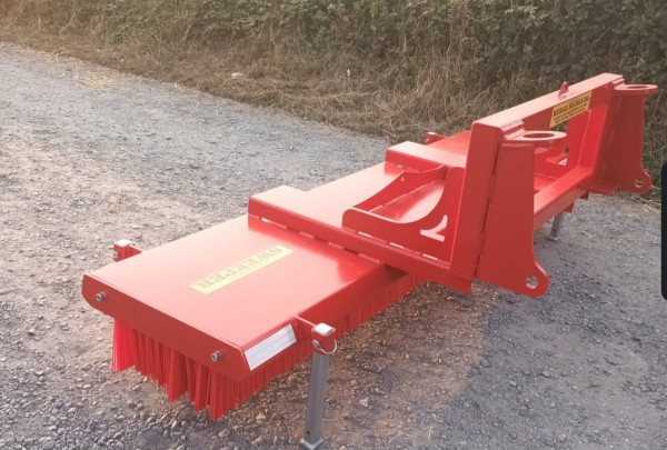 Pin & Con Brackets. Custom-made brackets for loader attachments manufactured by Michael Holohan Engineering, Laois, Ireland